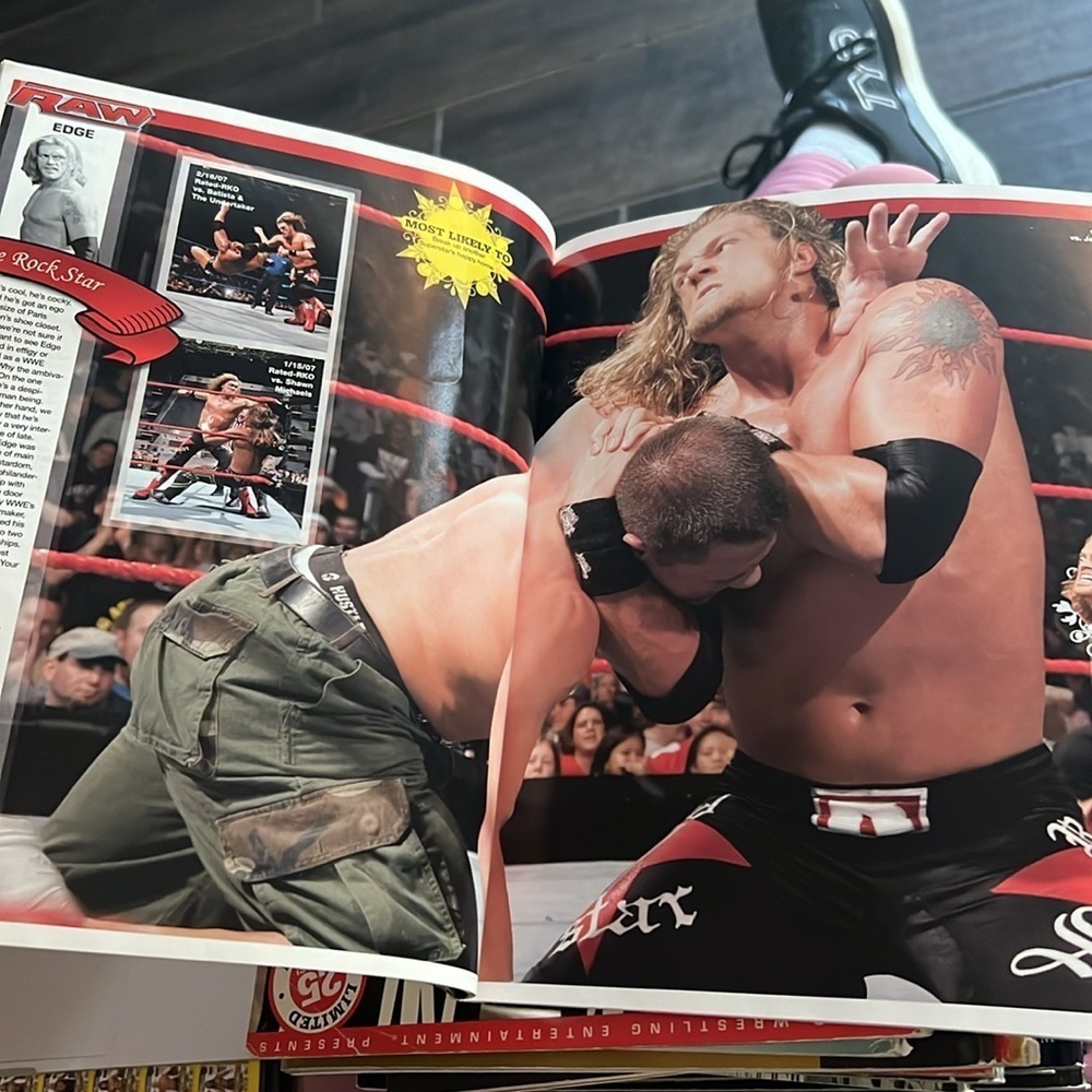 WWE Superstar Yearbook 2007 Edition - Picture 3 of 4